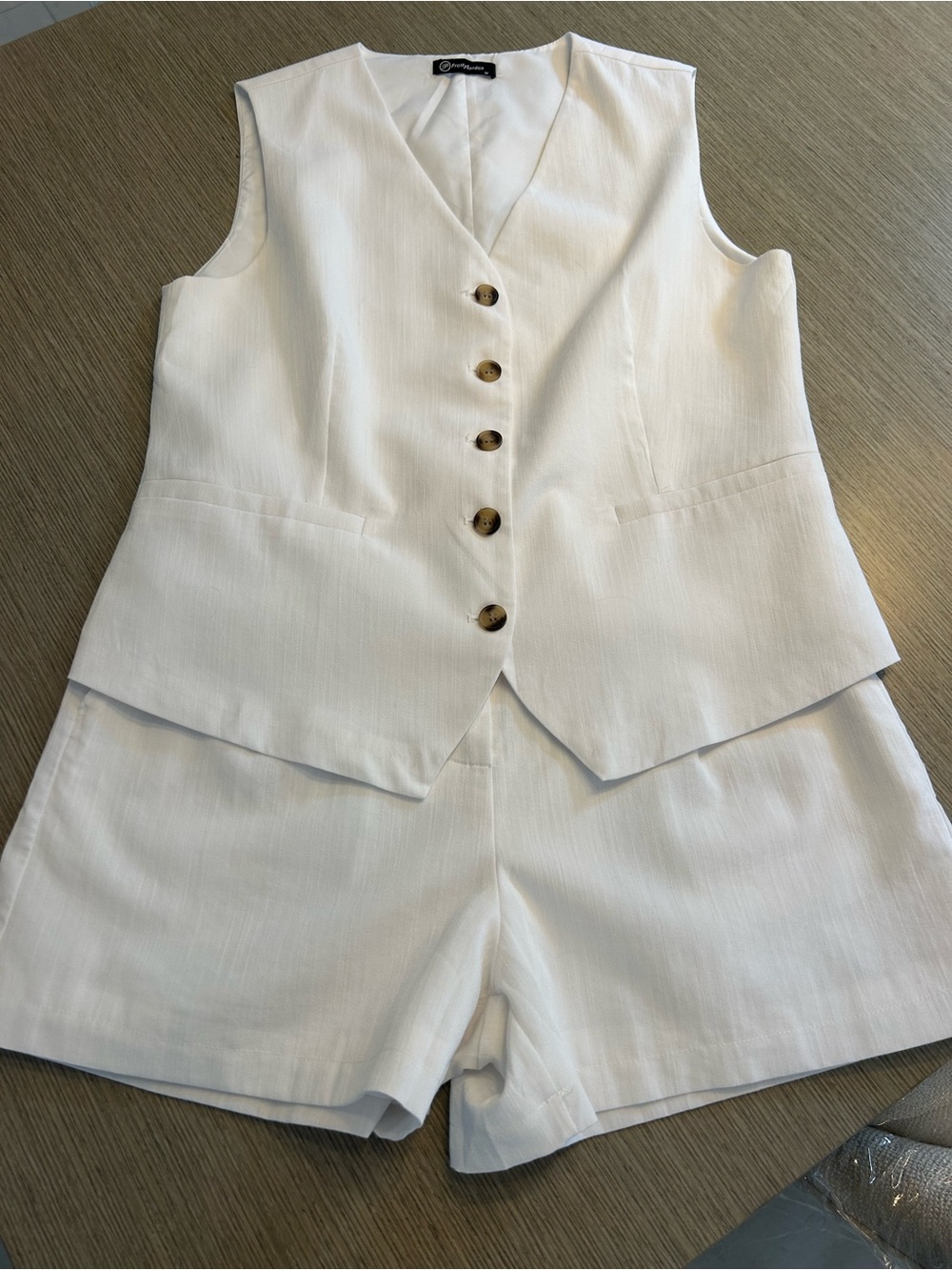 Sleeveless White Buttoned Vest/Short Set Contemporary Tailored Women's Top